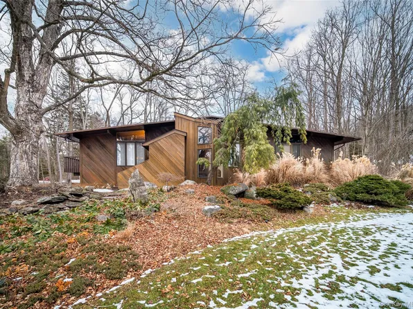 24 Spook Rock Road, Suffern, NY 10901