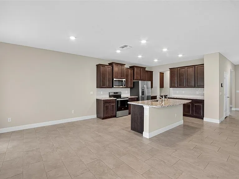 2546 Warren Acres Blvd — Photo 12