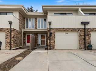 39 Sorrento Dr, Palos Heights, IL 60463