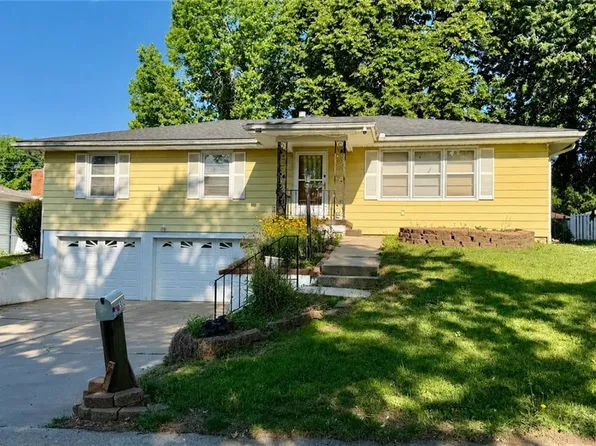 1512 Safari Dr, Saint Joseph, MO 64506