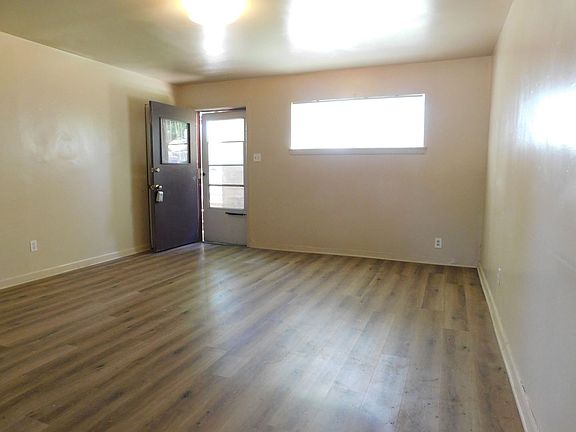 4th image of 1368 Elm Ave