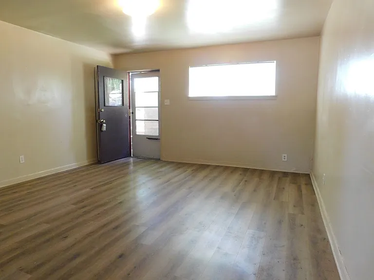 1368 Elm Ave — Photo 4