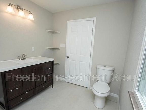 3rd image of 2209 W Glenwood Ave #1