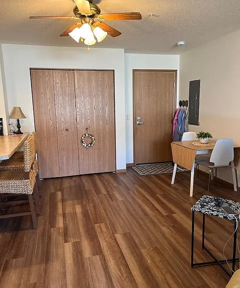 990 Linden Dr #4 — Photo 6