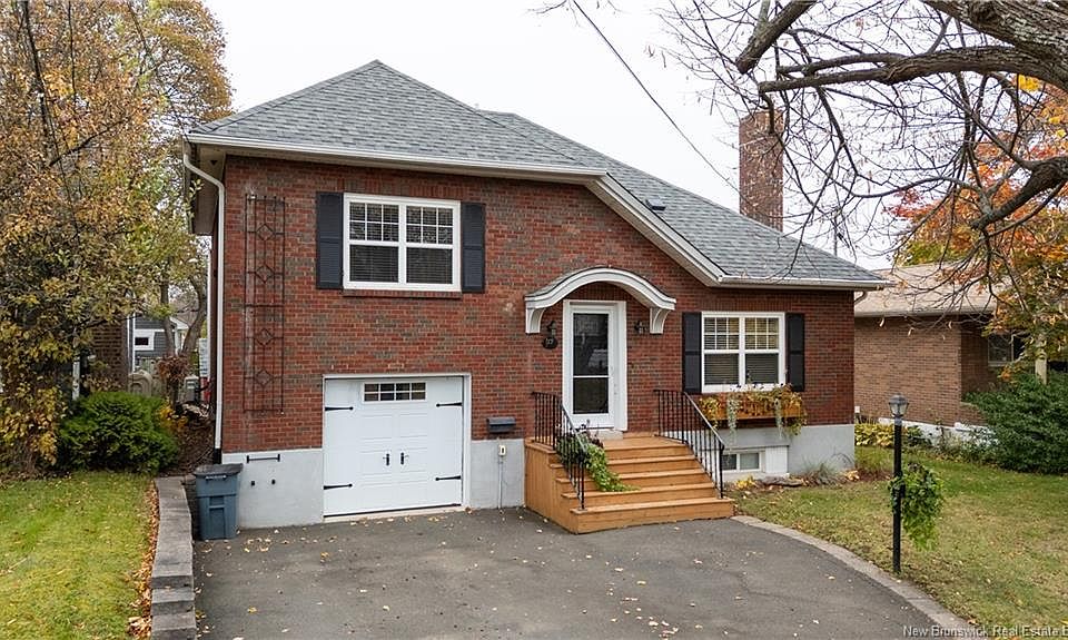 1st image of 17 Grandview Dr