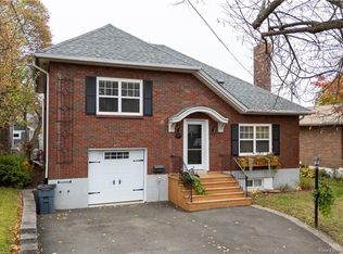 17 Grandview Dr, Moncton, NB E1E 3J9