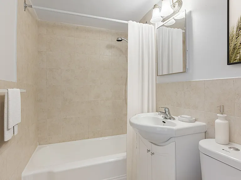 145 Saint George St #702 — Photo 9