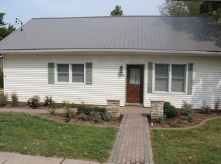 206 E Robinson St, Goodfield, IL 61742