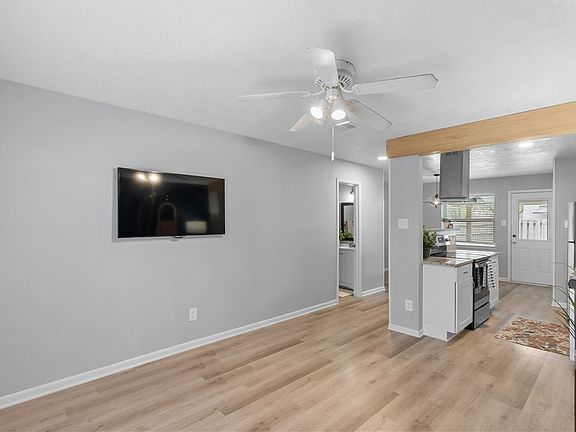 5th image of 1409 Airline Dr #D