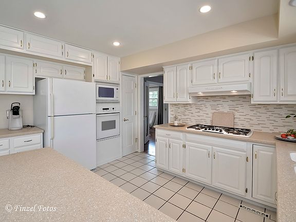 5th image of 302 W Rosalie Ln