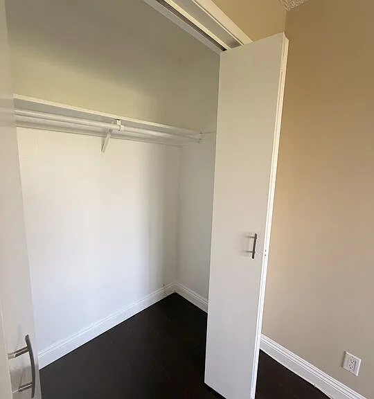 6233 Clybourn Ave — Photo 17