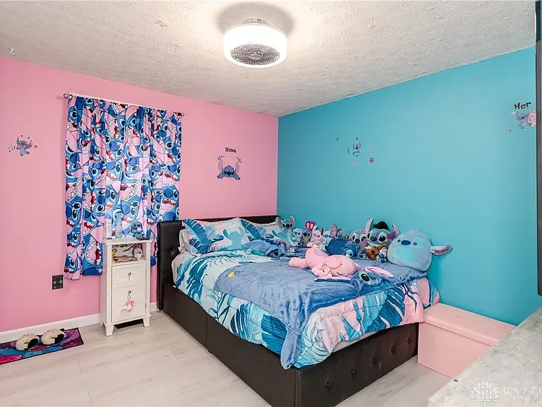 2401 Kewanna Ln — Photo 24