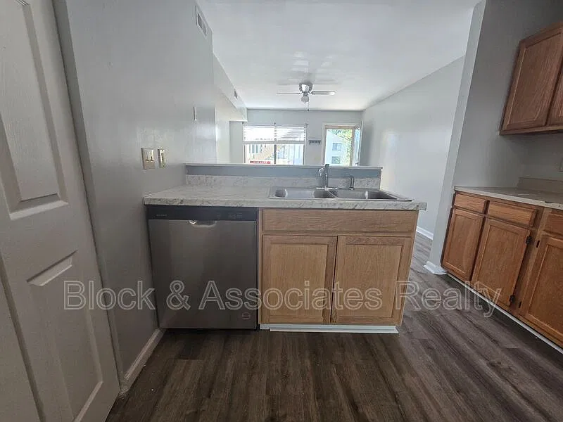 2 bed, 1.0 bath, $1,175 — Photo 4