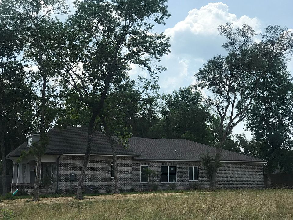 2nd image of 815 NW Raihope Way