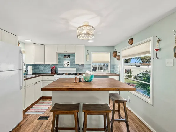 1110 N Summit St #B12, Crescent City, FL 32112