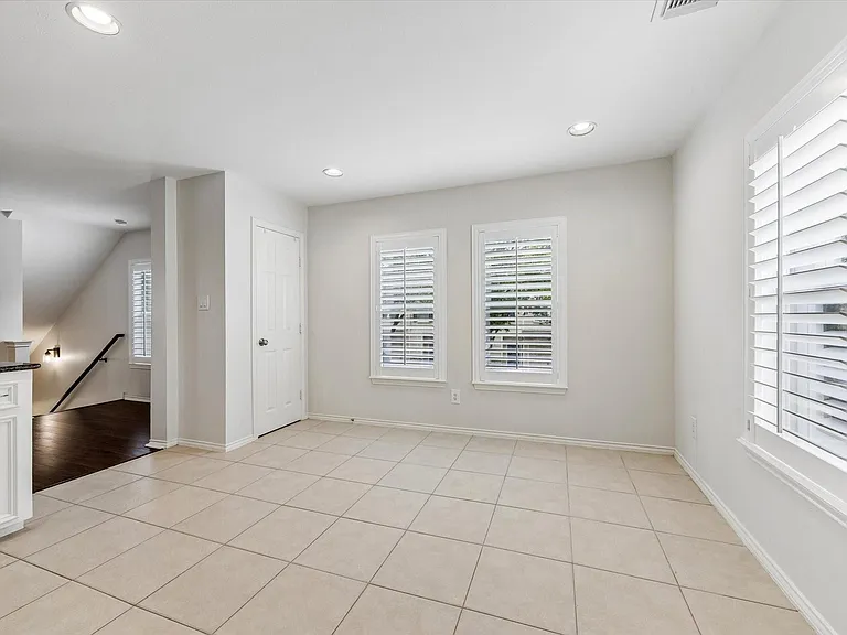 922 W Heights Hollow Ln — Photo 16