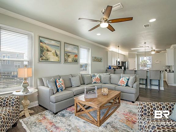 3rd image of 1833 W Beach Blvd