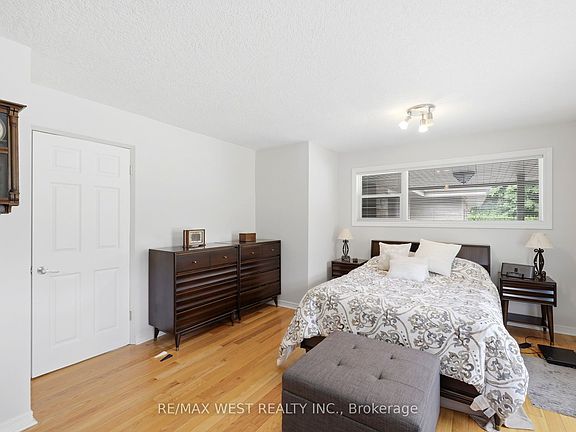 5th image of 274 Tamblyn Dr