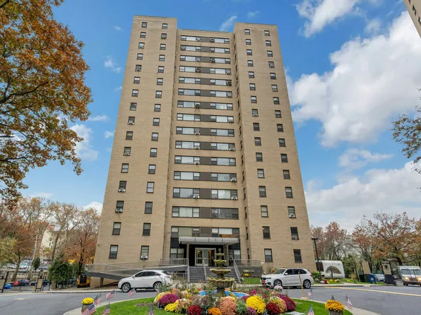 1 Fordham Hill Oval image 30 of 43