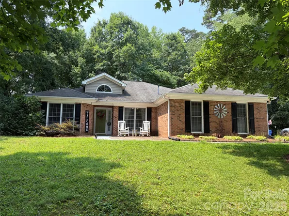 270 Charter Oak Ct, Mooresville, NC 28115