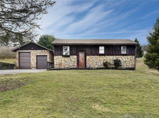 319 Cowpath Rd, Aliquippa, PA 15001