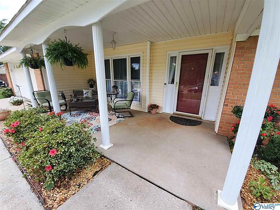 2nd image of 102 Pickering Cir