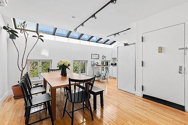 1st image of 345 W 20th St #4