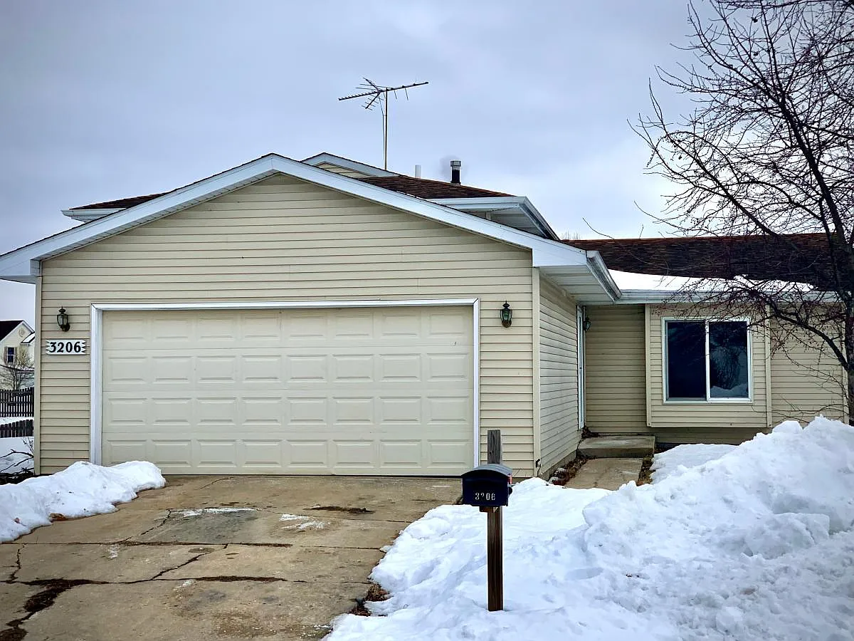 3206 Pioneer Ct photo 1