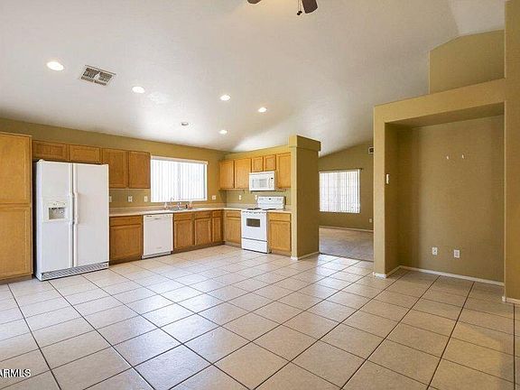 5th image of 2466 E Winchester Pl