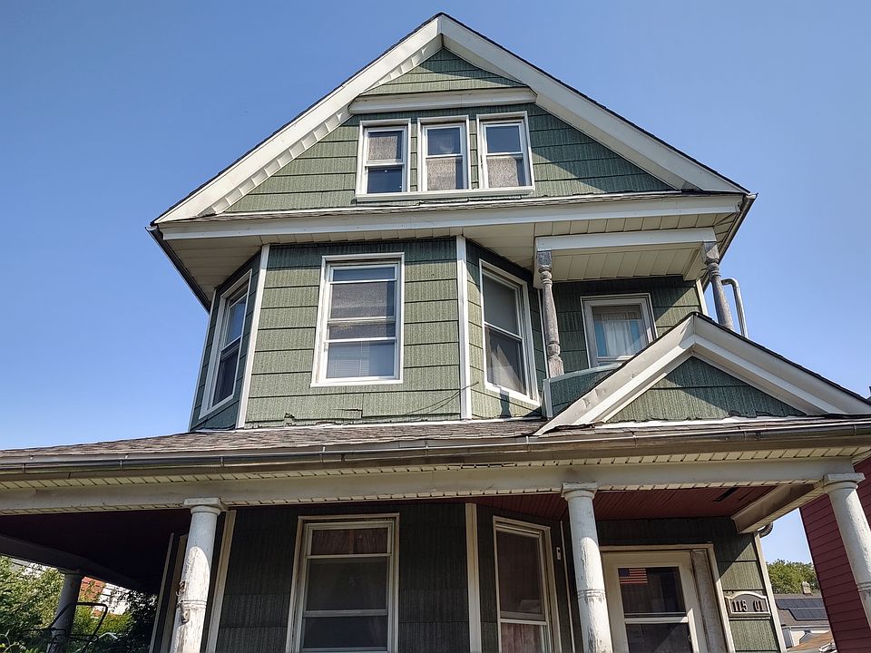 2 1/2 story Victorian.