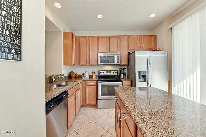 619 Grover Ln — Photo 7