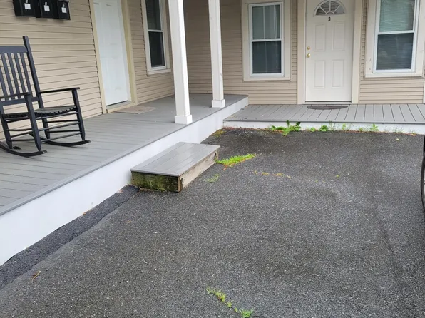 29 Green St APT 3, Lebanon, NH 03766