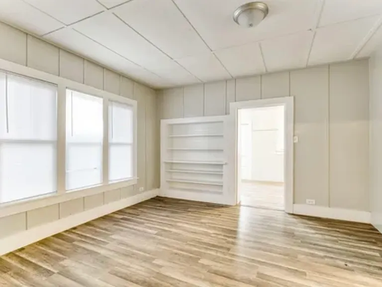 118 E Heron St — Photo 4