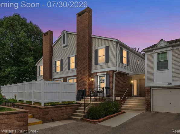 21110 E Glen Haven Cir, Northville, MI 48167