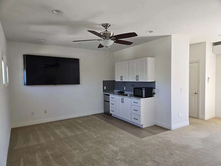 1850 Kickapoo Ct — Photo 3