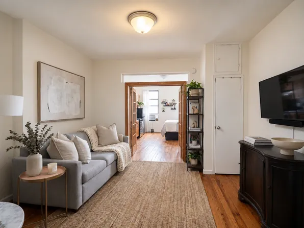 17 Stuyvesant Street image 1 of 4