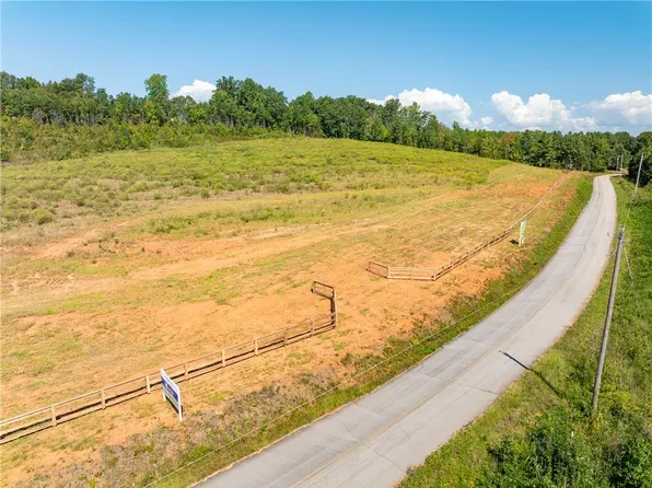 2 Hood Rd, Easley, SC 29640