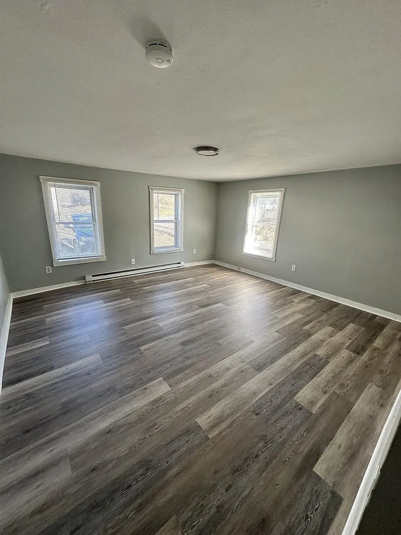 14-16 bridge ct hardwick — Photo 1