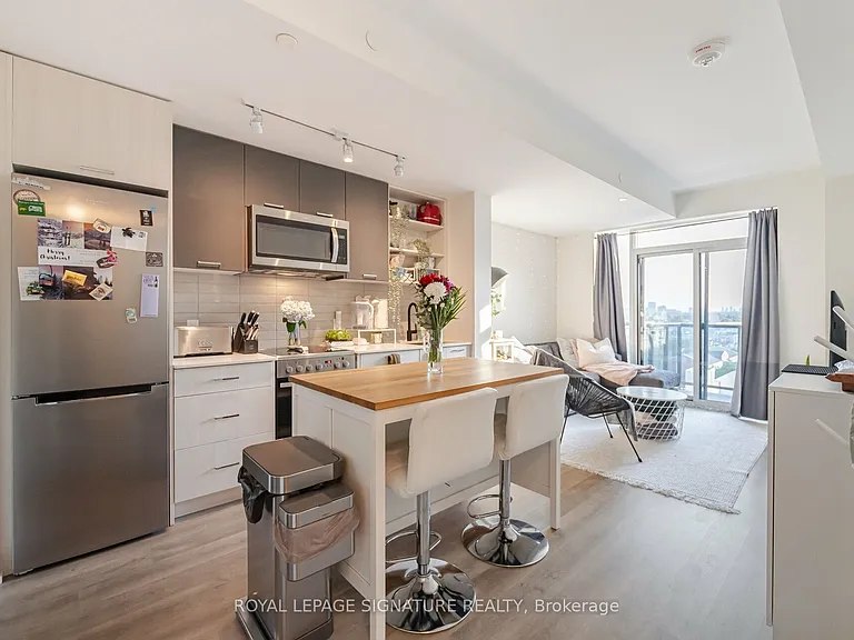 2300 Saint Clair Ave W #815 — Photo 8