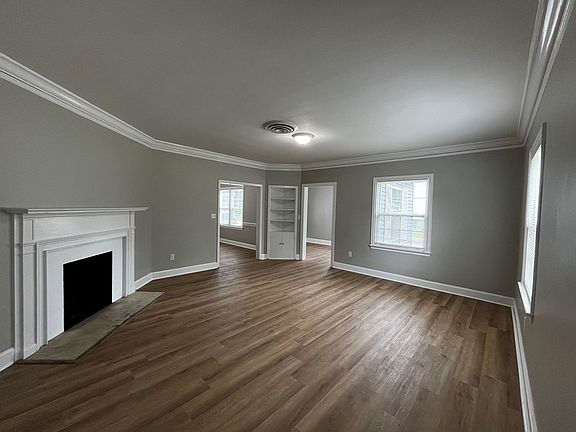 3rd image of 926 Johnson St SE