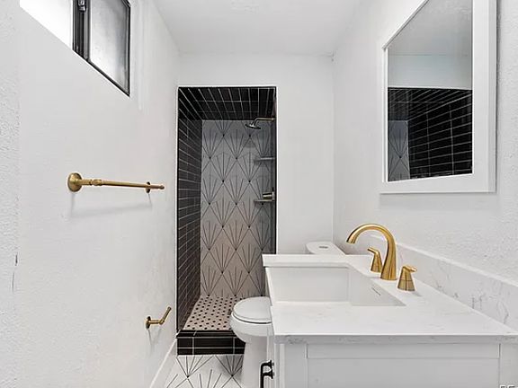 5th image of 527 Leona Dr