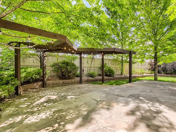 3rd image of 16809 Trail View Cir