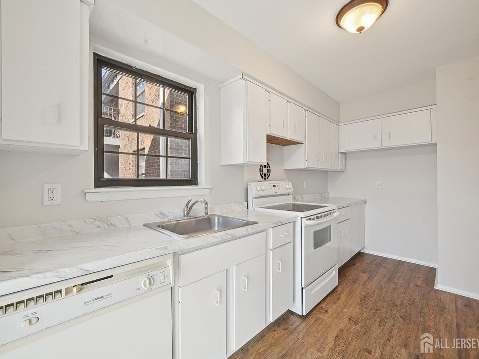 1st image of 323 Gill Ln APT 11C