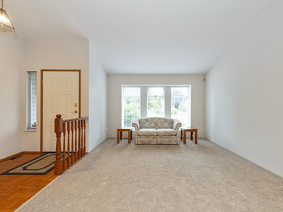 2nd image of 16397 Glenmoor Ct