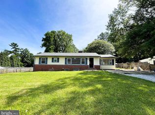 10511 Oak Pl, Fairfax, VA 22030