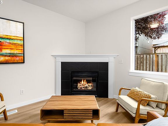 5th image of 7544 NE Catherine Ct