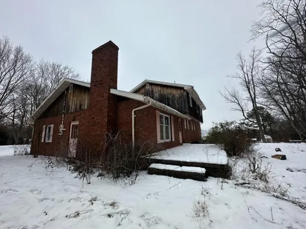 105 Mayberry Ln, New Castle, PA 16105