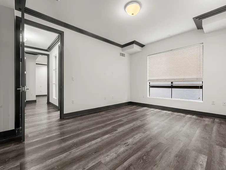 2131 S Beverly Glen — Photo 27