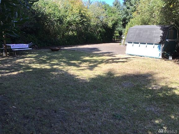 3rd image of 307 Mizzen Ave NW