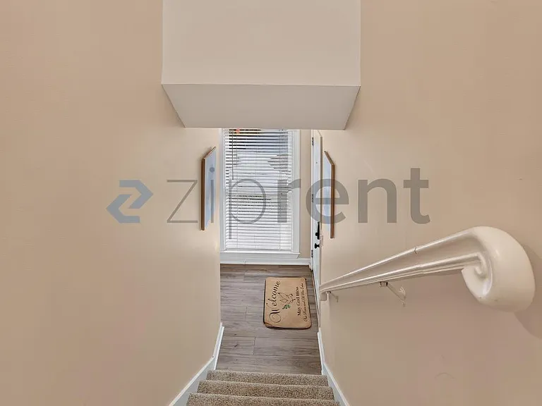 307 Hollyfax Cir — Photo 6